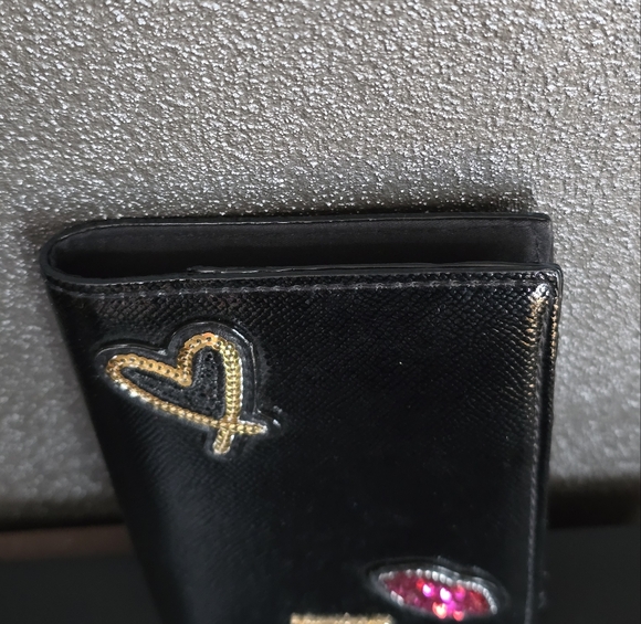 Victoria's Secret Black Passport Holder with Heart and Lip Design - Picture 3 of 9